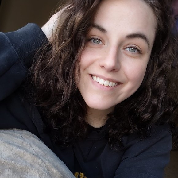 Meet your posher, Jade. - Picture 2 of 9